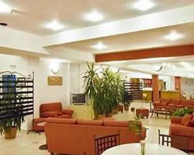 מלון Niforeika Beach Hotel 3*