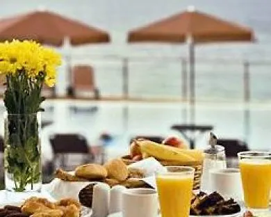 מלון Niforeika Beach Hotel ניפורייקה