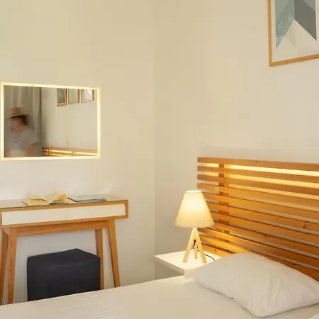 מלון Niforeika Beach Hotel 3*