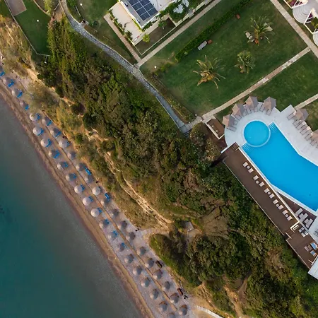 Niforeika Beach Hotel מלון ניפורייקה