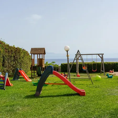 Niforeika Beach Hotel מלון