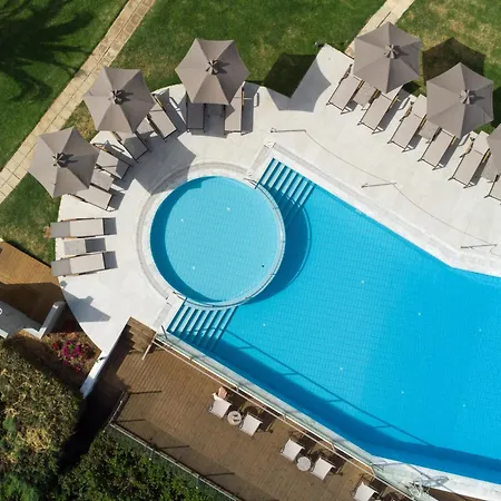 מלון Niforeika Beach Hotel