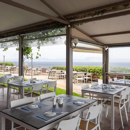 Niforeika Beach Hotel ניפורייקה