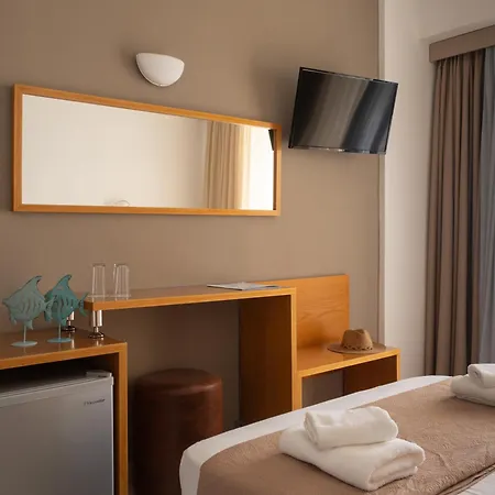 Niforeika Beach Hotel מלון 3*