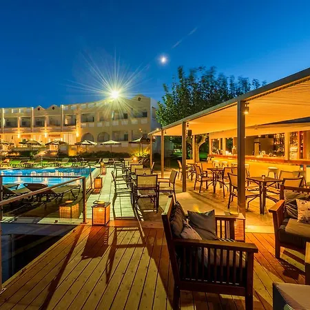 Niforeika Beach Hotel מלון