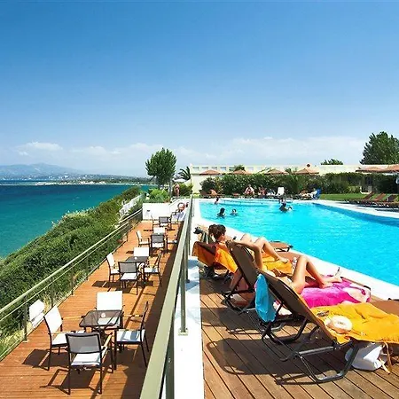 Niforeika Beach Hotel 3* ניפורייקה