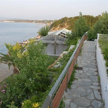 Niforeika Beach Hotel מלון 3*