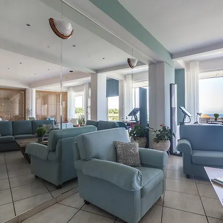 Niforeika Beach Hotel מלון